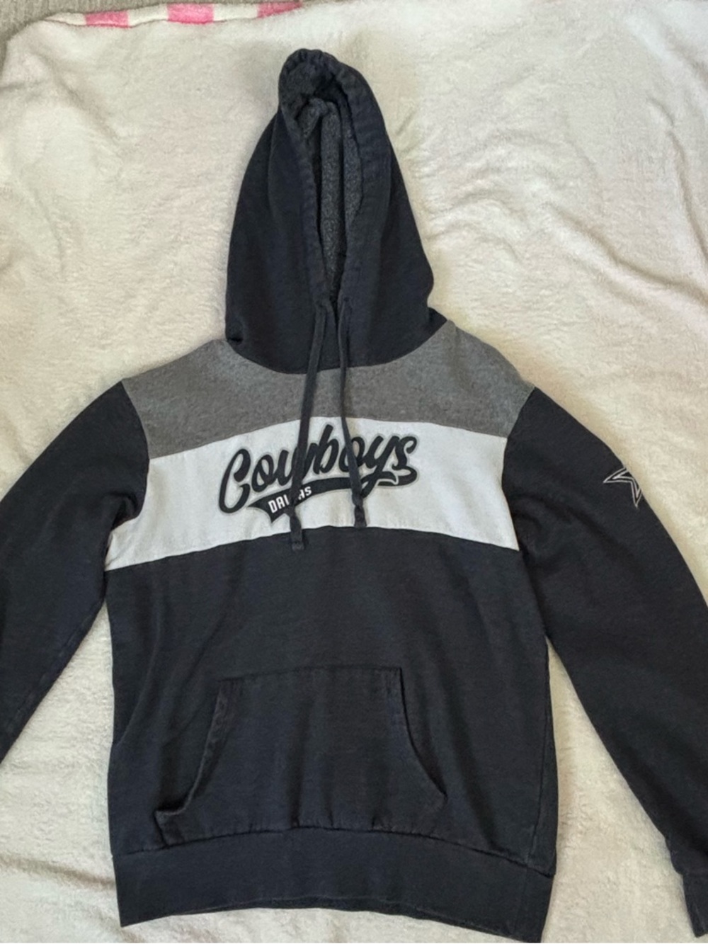 Dallas Cowboys Graphic Pullover Hoodie in Black, Gray & White Size Small